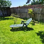 Vivienda Con Jardin Y Acceso A Pequena Playa