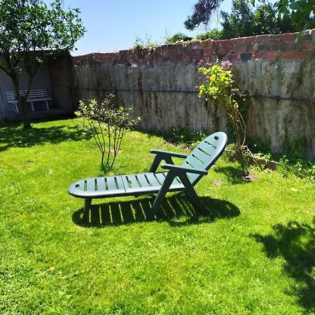 Vivienda Con Jardin Y Acceso A Pequena Playa