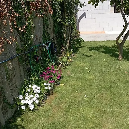 Vivienda Con Jardin Y Acceso A Pequena Playa