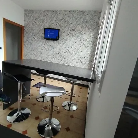 Vivienda Con Jardin Y Acceso A Pequena Playa *