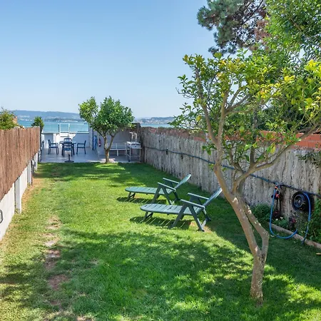 Vivienda Con Jardin Y Acceso A Pequena Playa O Grove