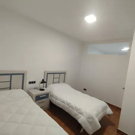 Vivienda Con Jardin Y Acceso A Pequena Playa *