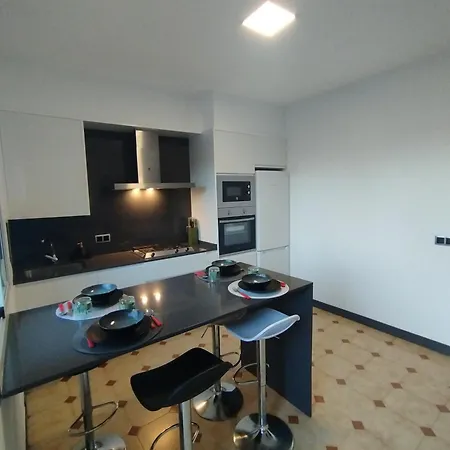 Vivienda Con Jardin Y Acceso A Pequena Playa