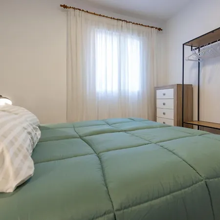 Vivienda Con Jardin Y Acceso A Pequena Playa *