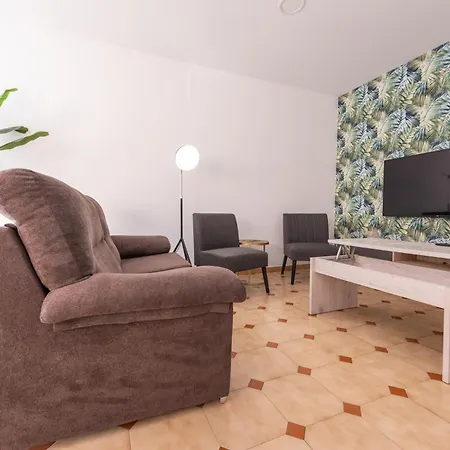 Vivienda Con Jardin Y Acceso A Pequena Playa *