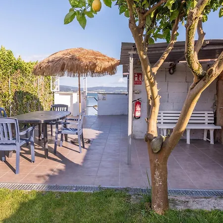 Vivienda Con Jardin Y Acceso A Pequeña Playa *