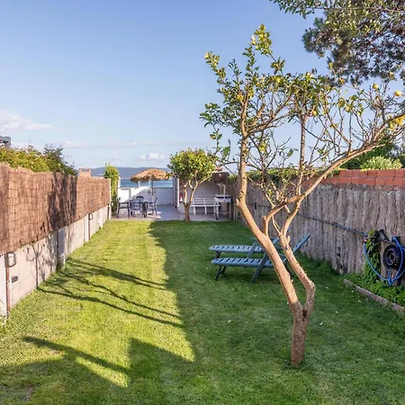 Vivienda Con Jardin Y Acceso A Pequeña Playa *