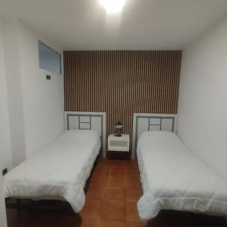 Vivienda Con Jardin Y Acceso A Pequena Playa *