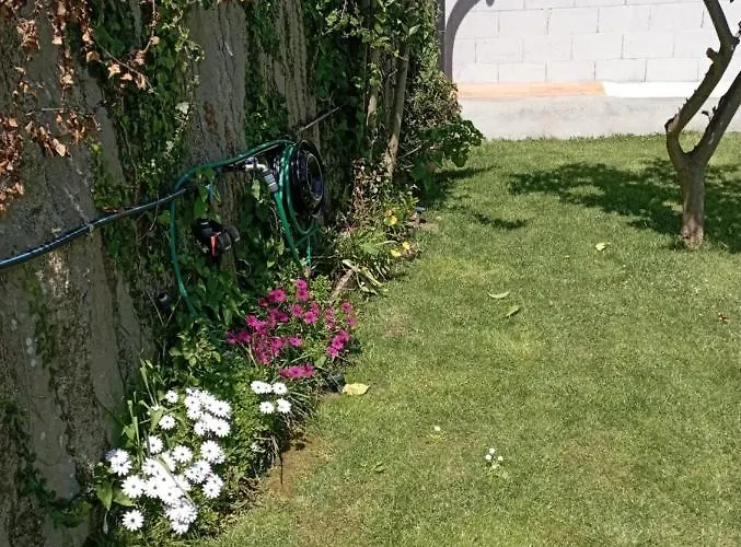 Vivienda Con Jardin Y Acceso A Pequena Playa